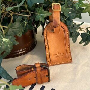 LOUIS VUITTON LUGGAGE TAG AND POIGNET-VACHETTA LEATHER